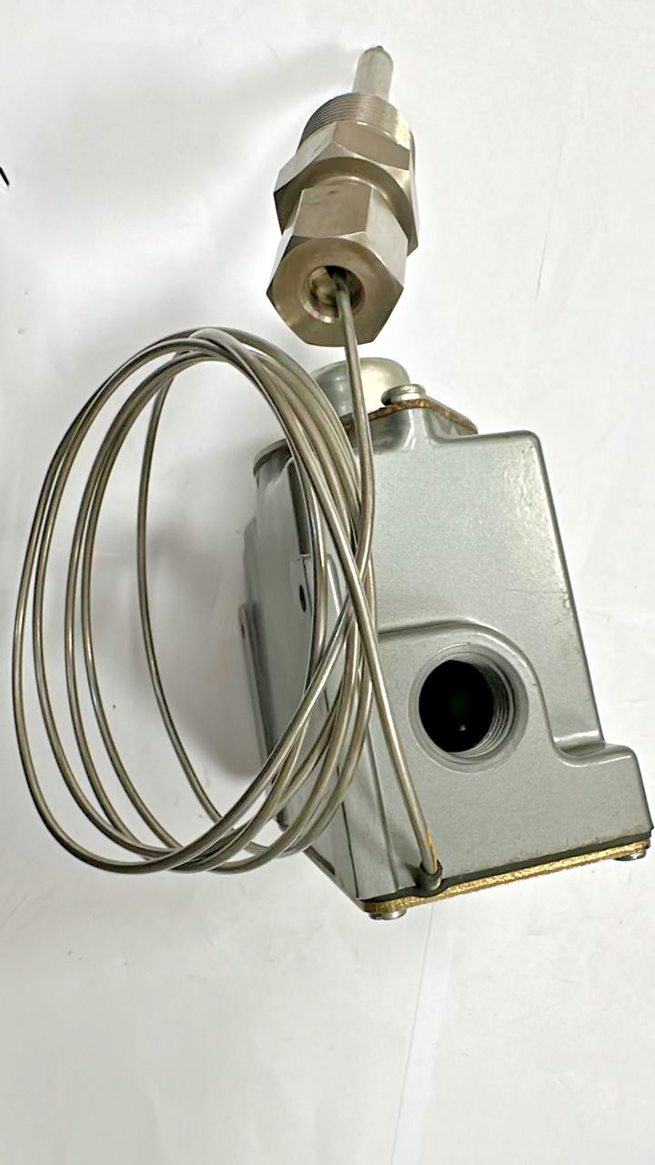 UE UNITED ELECTRIC Controls E55 11964 TEMPERATURE CONTROLLER 150-650F 250V-AC