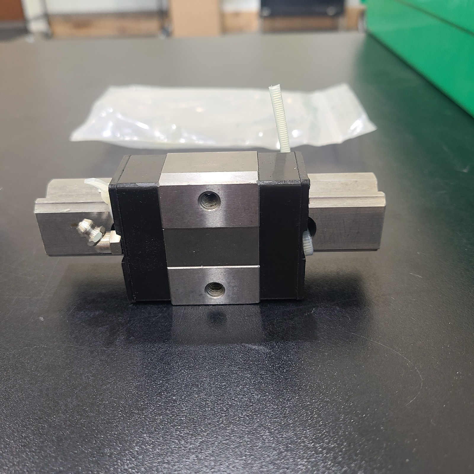 BM3000 Linear Guide Assembly Block 4-1/4 in Rail Preform Clip Load