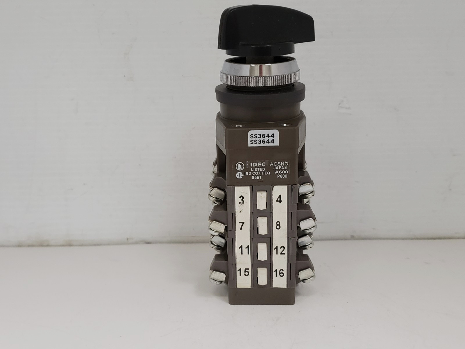 IDEC ACSNO 484-SB-C4002 CAM SWITCH 4 DECS 8 POSITION MAINTAINED NNB