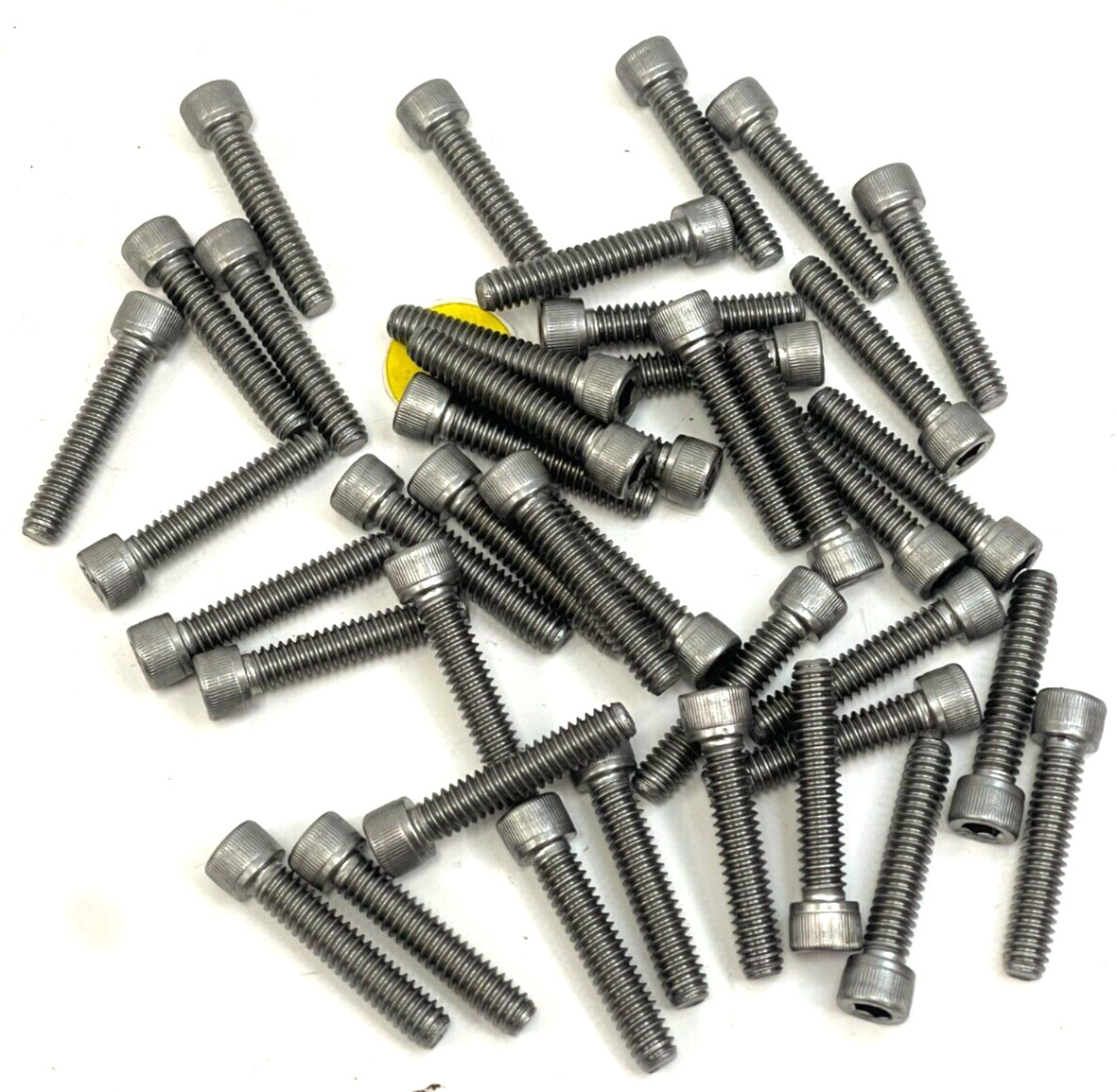 FASTENAL SOCKET CAP SCREW 1173463 1/4-20 X 1.25 S/S SHCS 18-8 STAINLESS STEEL