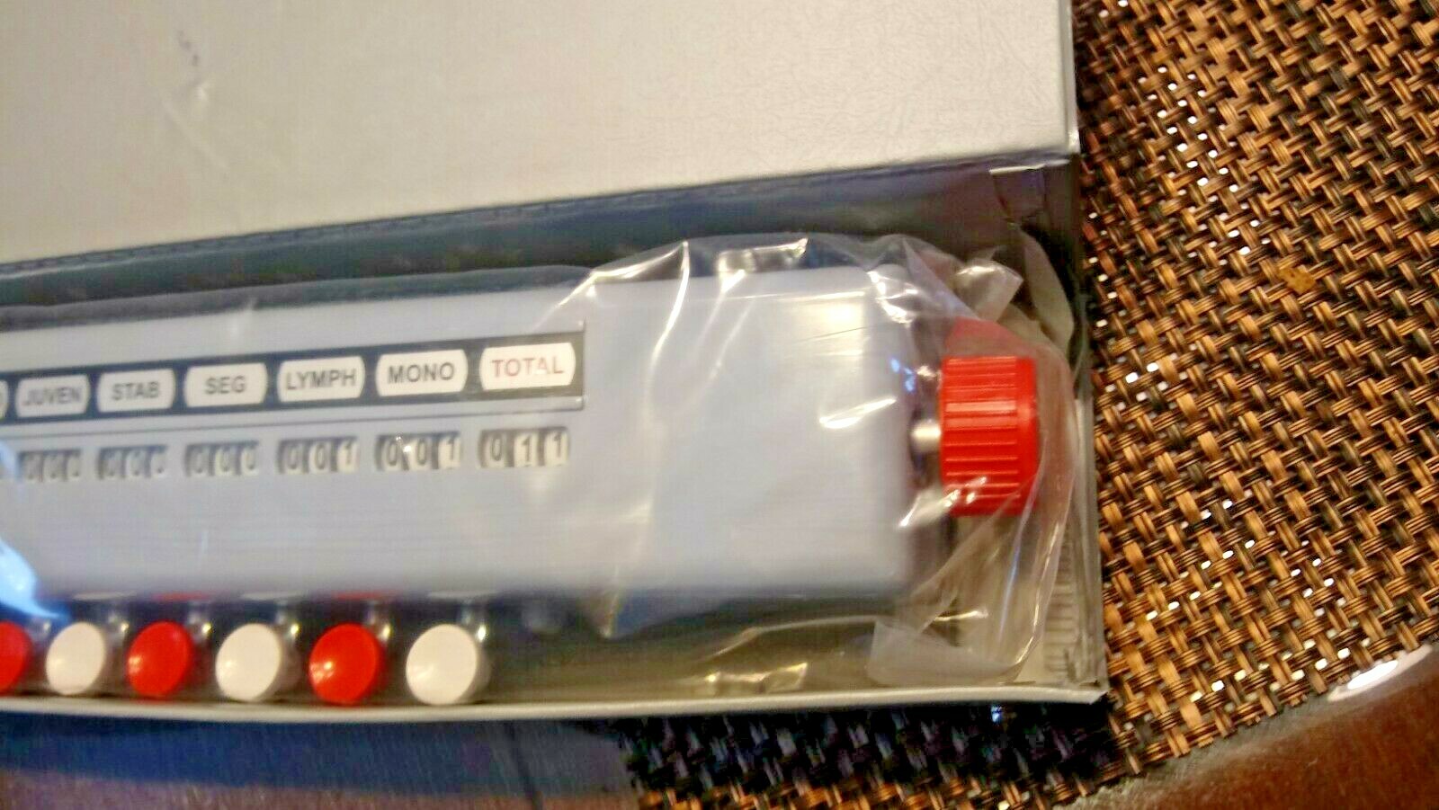New Heathrow Scientific HS5360B 9 Key Counter VINYL/PLASTIC CASE IS DAMAGED
