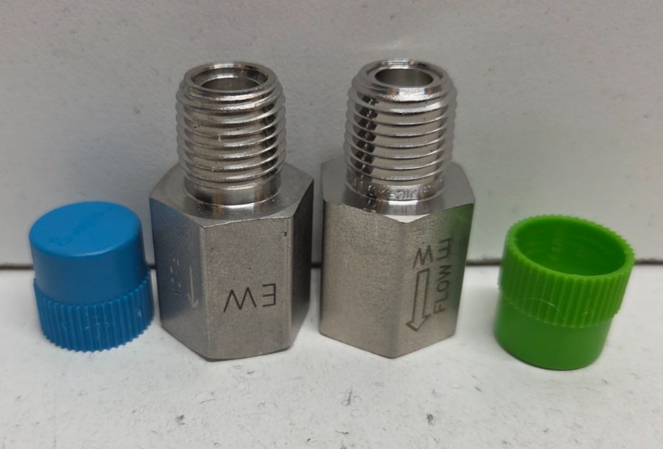 LOT OF 2 NEW NO BOX! SWAGELOK 1/4″FNPT X 1/4″MNPT SNUBBERS/PROTECTORS SS-4-SA-EW