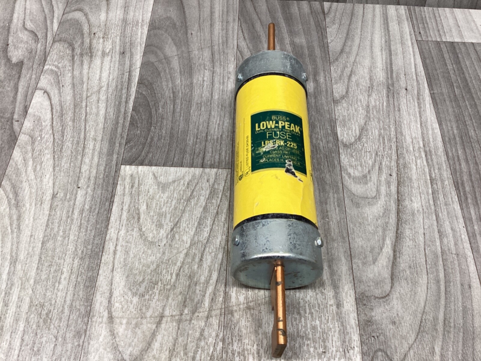 BUSSMANN BUSS LPS-RK-225 LOW-PEAK FUSE 225A 600V 225 AMP RK1 #15A23PR2*CO