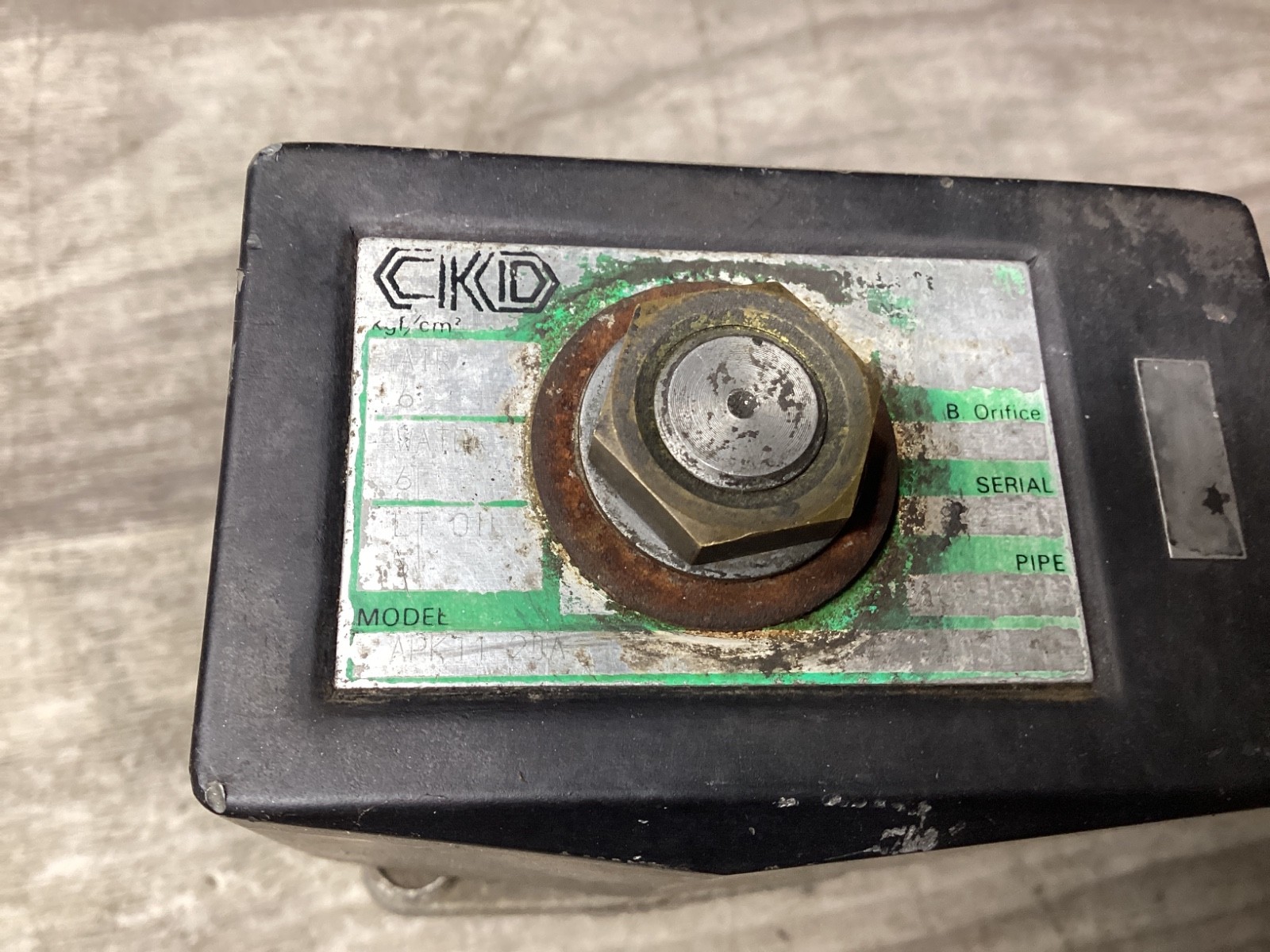 CKD APK11-20A 24VDC SOLENOID VAVE #126D72PR5