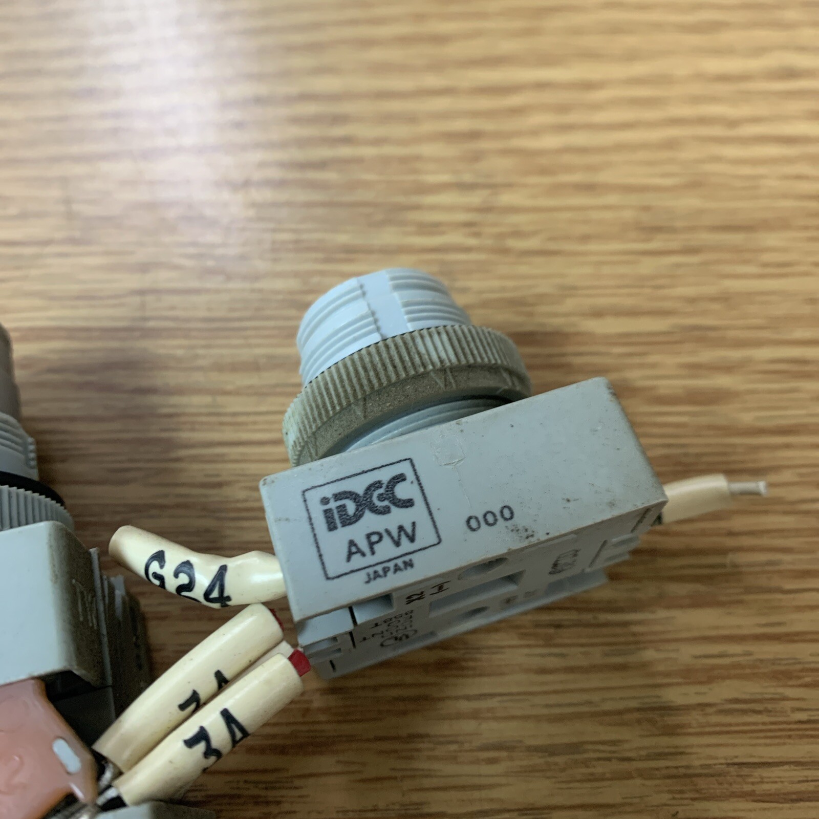 IDEC KEYED SELECTOR SWITCH ASW0201K, APW000 See Pics
