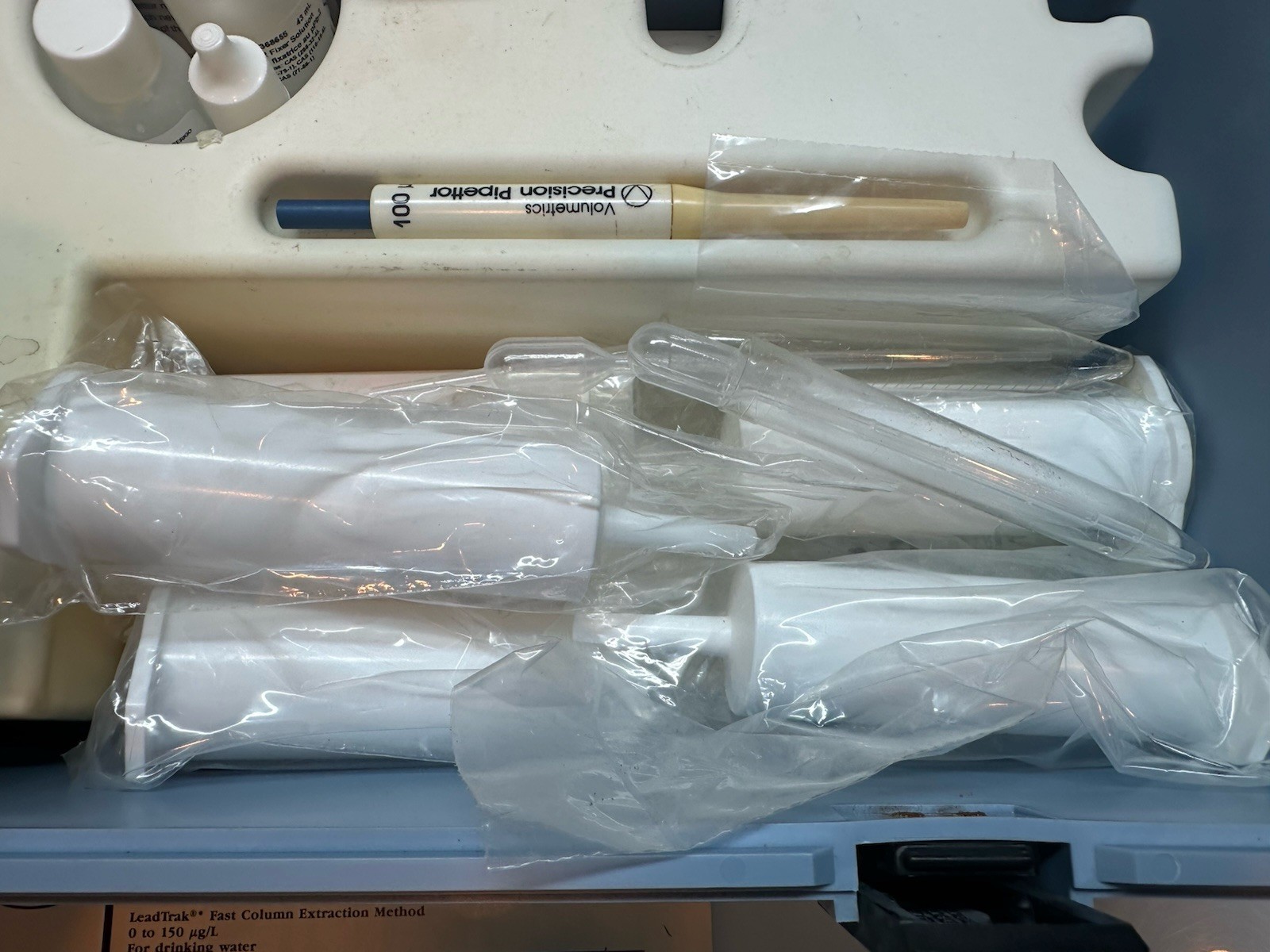 Hach 41100-48 Colorimeter DR 100 With Pipets And Water Analysis Handbook