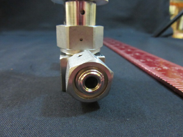 Swagelok SS-4BK-V51-10 PNEUMATIC BELLOWS VALVE   (3 ARE NUPRO)