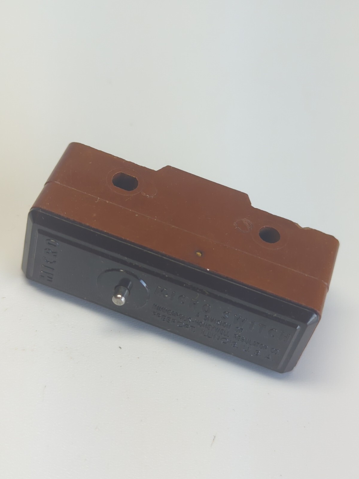 Micro Switch Model 800688 Switch W/Pin Plunger Snap Switch 3 Terminal New No Box