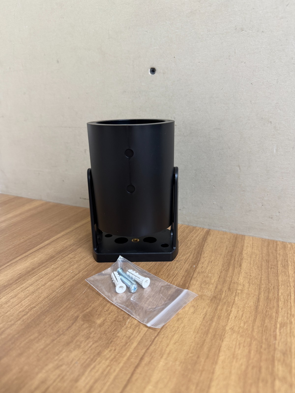 Cambridge Active Emitter Universal Bracket Black AE-UB-B
