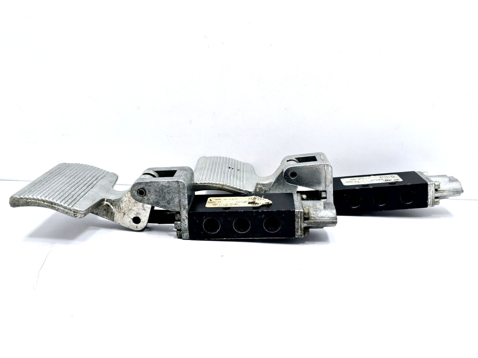 E212FS-G MANUAL AIR CONTROL ARO INGERSOLL RAND LOT OF 2