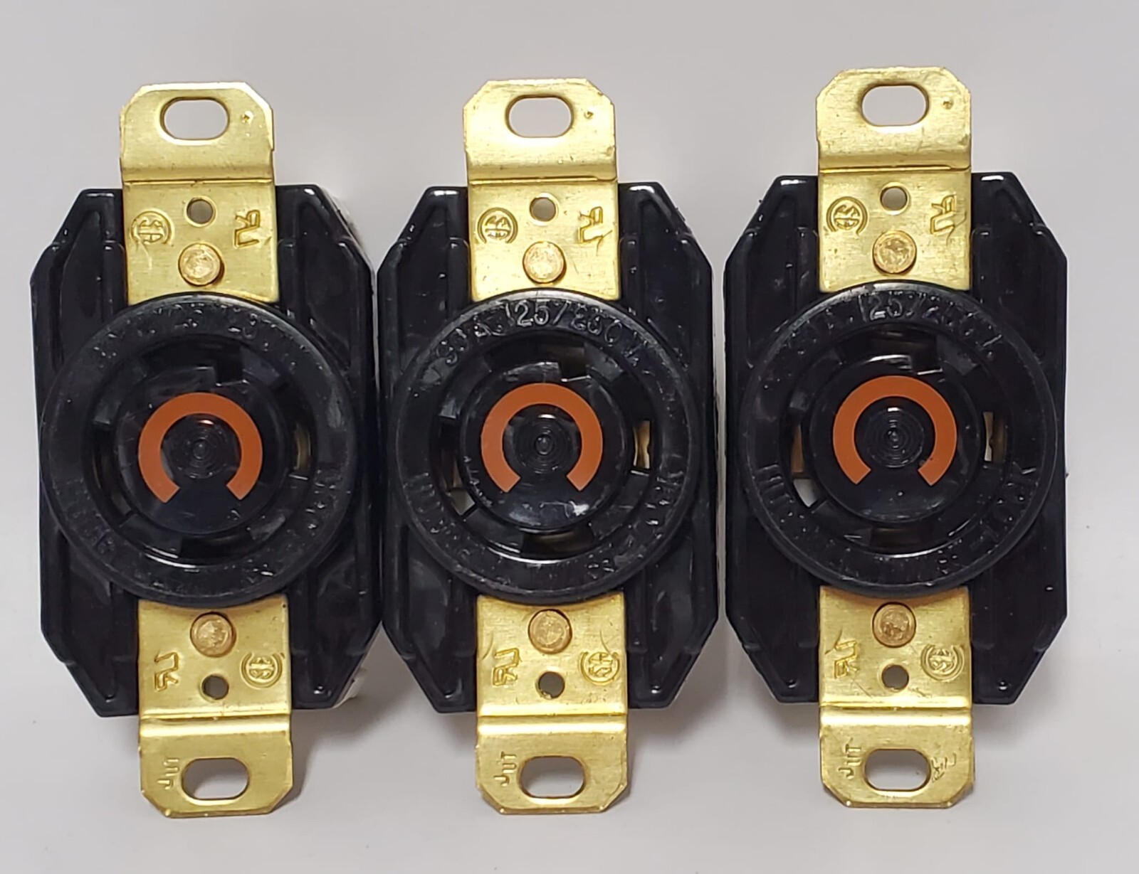 TWIST LOCK RECEPTACLE 30A.125/250V / 2710A HUBBELL – LOT OF 3