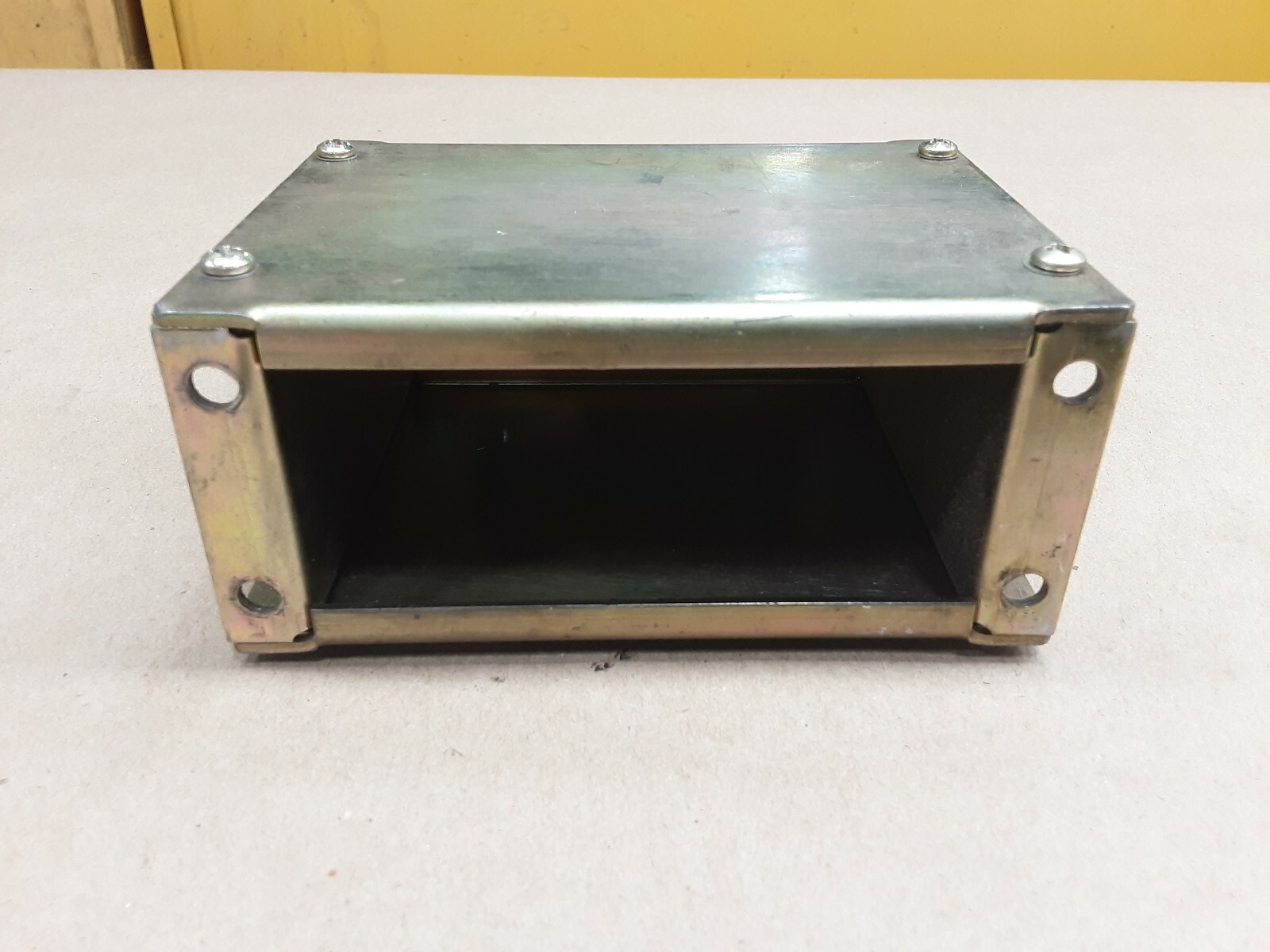 D-M-E MOLD TERMINAL MOUNTING BOX HAN 16 E-N #13H39