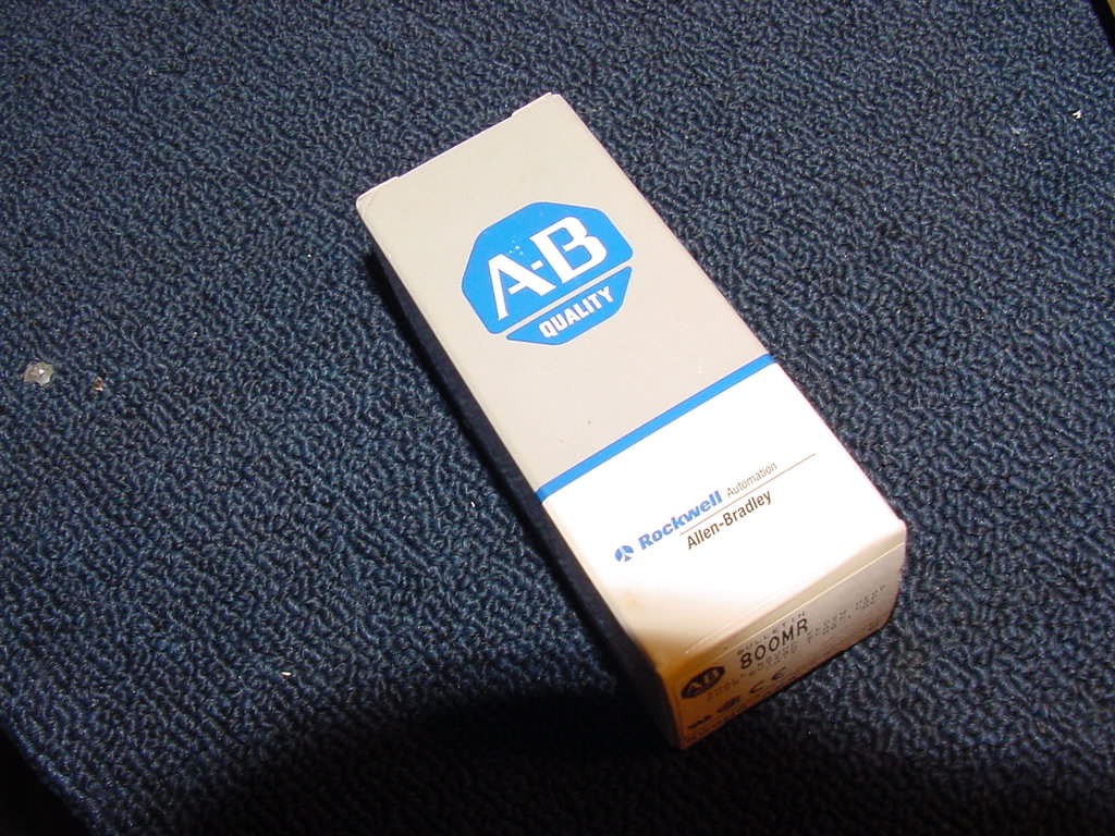 Allen Bradley 800MR-A2A, 22.5 mm, Momentary Contact Push Button, Flush, Black