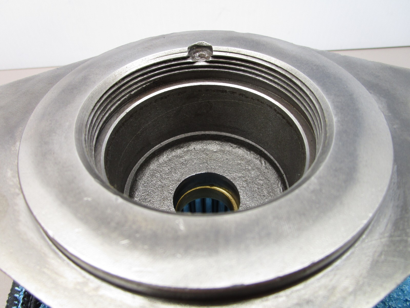 Commercial P25 P37 Hydraulic Pump Tapered Bearing Front Cover Housing 2-Bolt