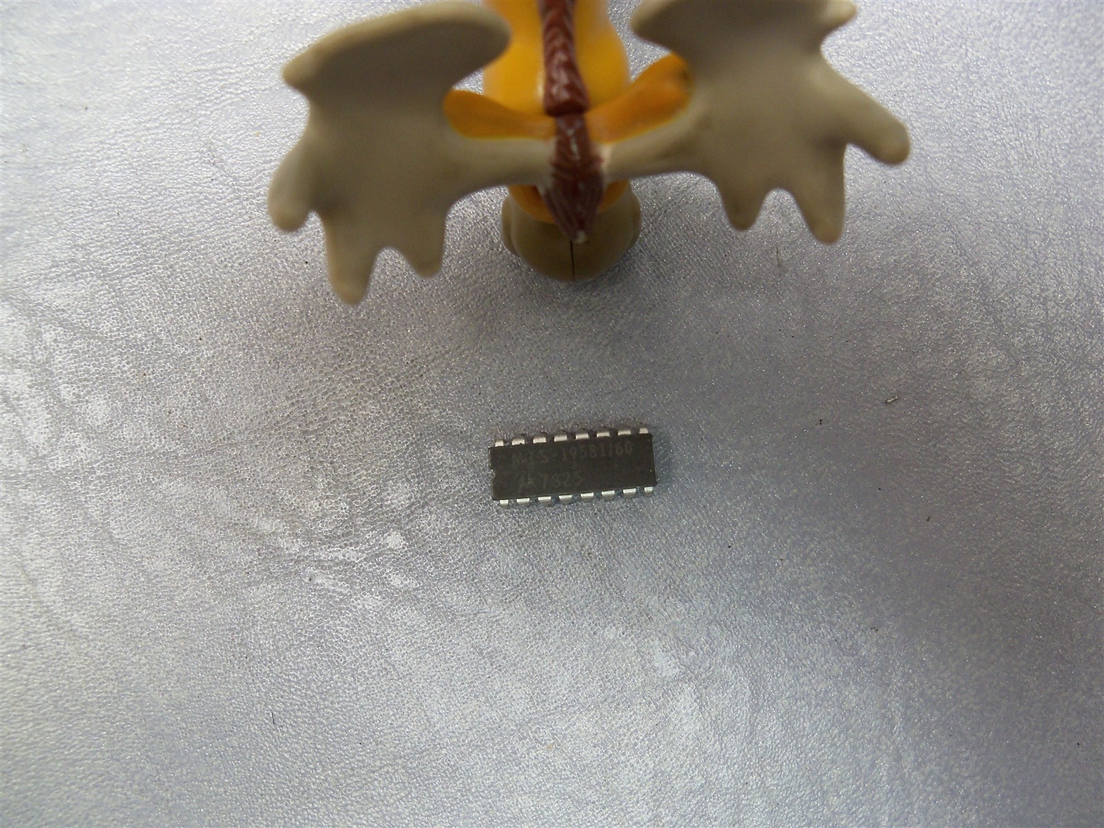 Motorola MIS19581-60 Integrated Circuit Case – Lot of 12