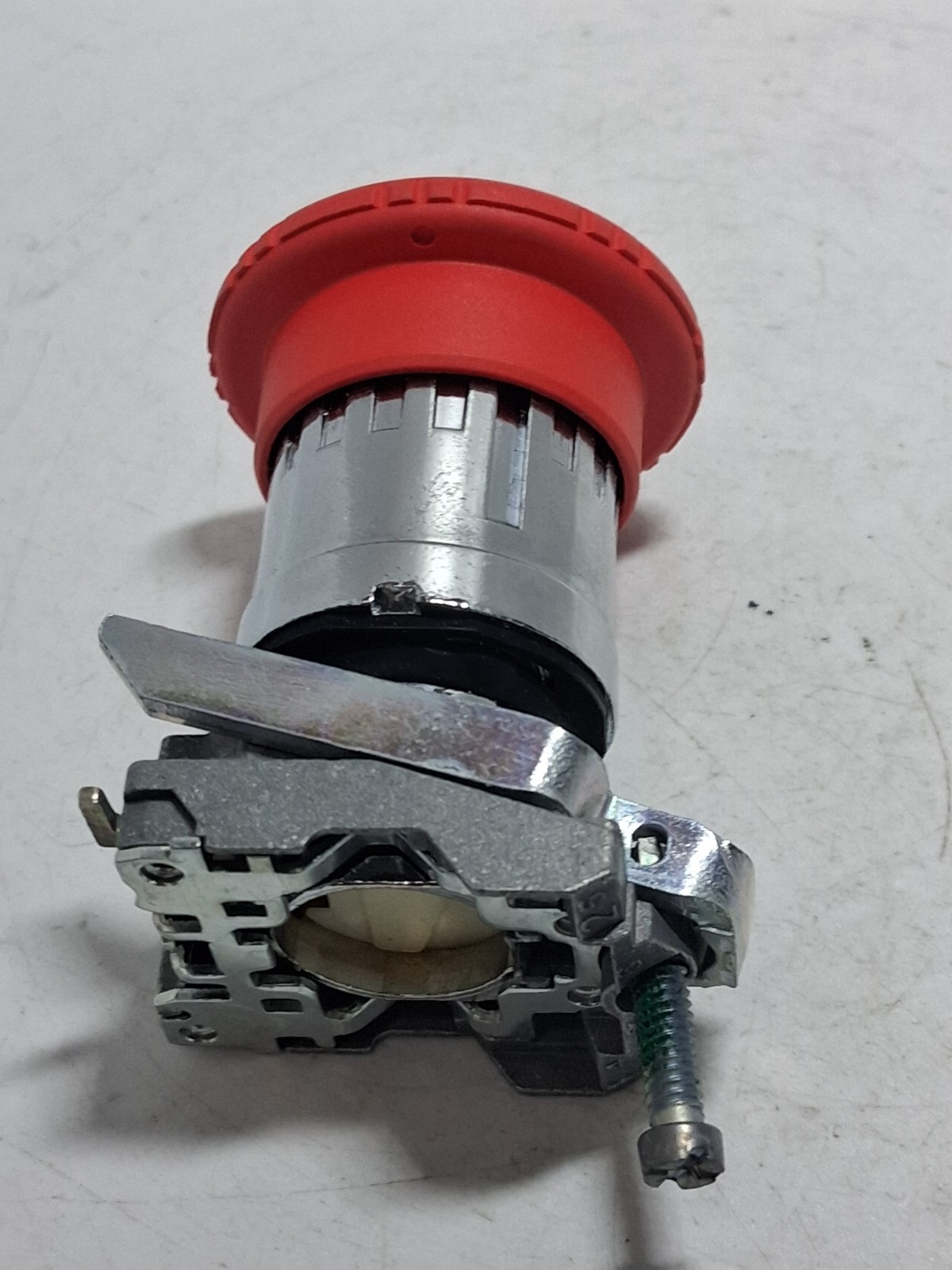 TELEMECANIQUE ZB4-BS844 E-STOP PUSHBUTTON OPERATOR RED TWIST RELEASE NNB