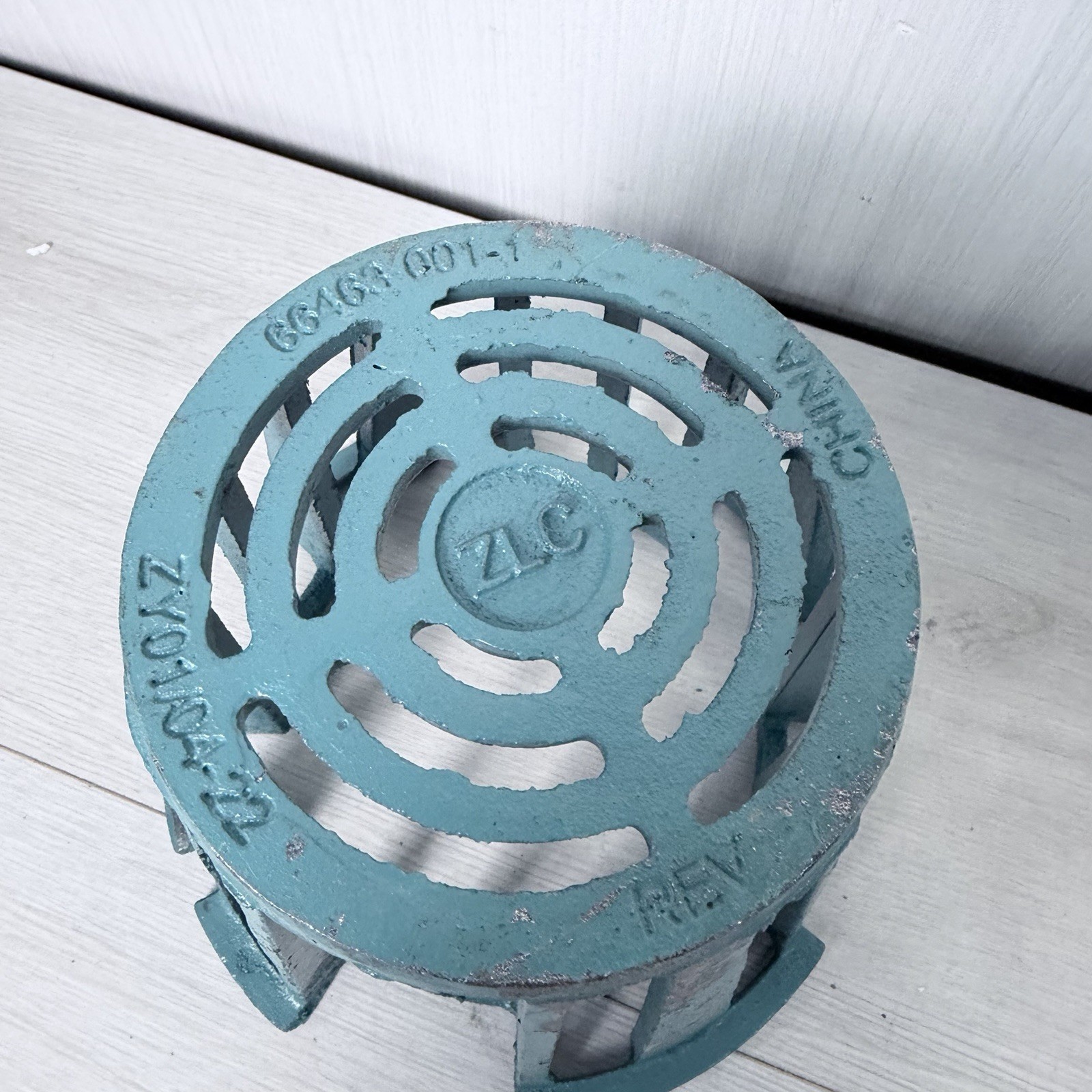 Zurn 4″ x 8-3/8″ Diameter No-Hub Cast Iron Combination Roof Drain & Overflow