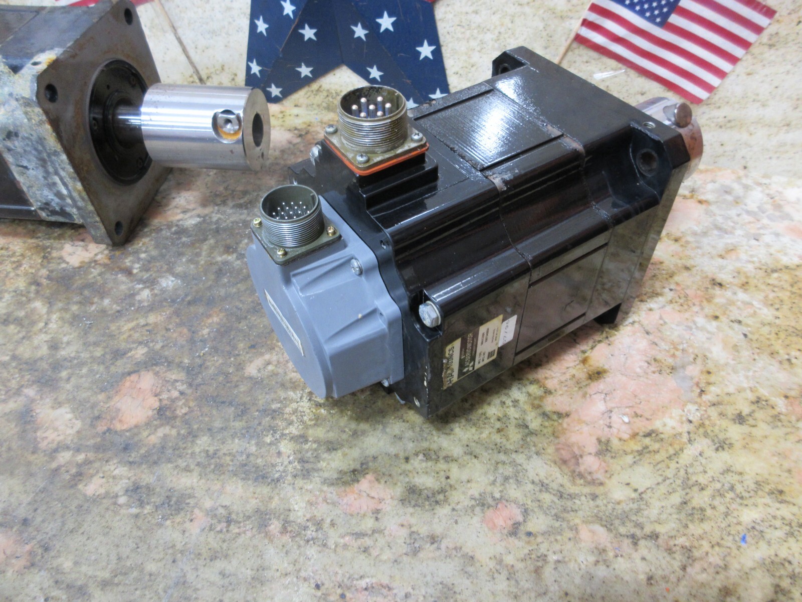 *SPECIAL PRICE* MITSUBISHI SERVO MOTOR HA-103NCS_HA103NCS_OSA104 EACH 1