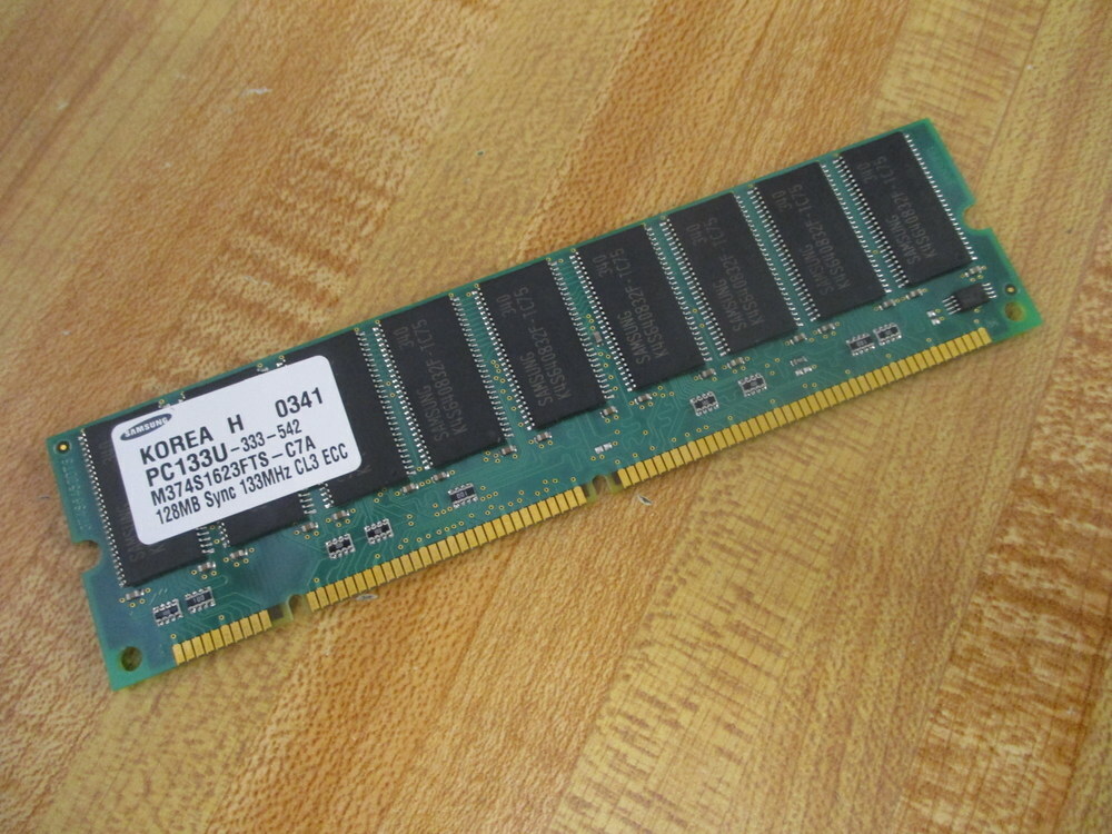 Samsung PC133U-333-542 PCSDRAM PC133U333542 M374S1623FTSC7A w/18 Chips