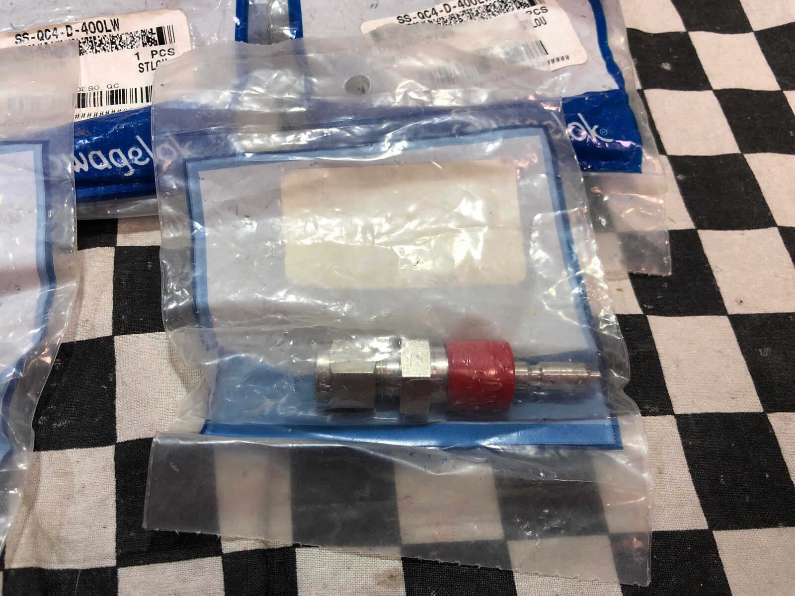 SWAGELOK Quick Connect Stem with Valve 1/4″, SS-QC4-D-400LW, LOT OF 10#1540N5