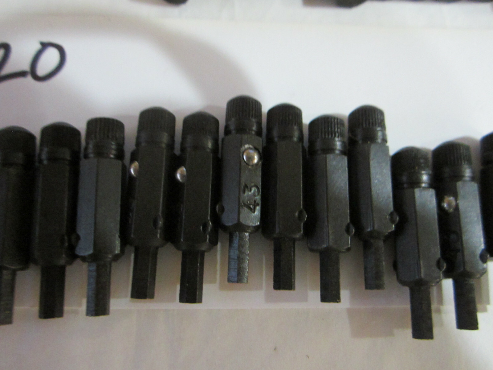 CHAPMAN TOOL SCREWDRIVER HANDLE(S) CMH3 & BITS SEE PHOTOS LOT OF 148