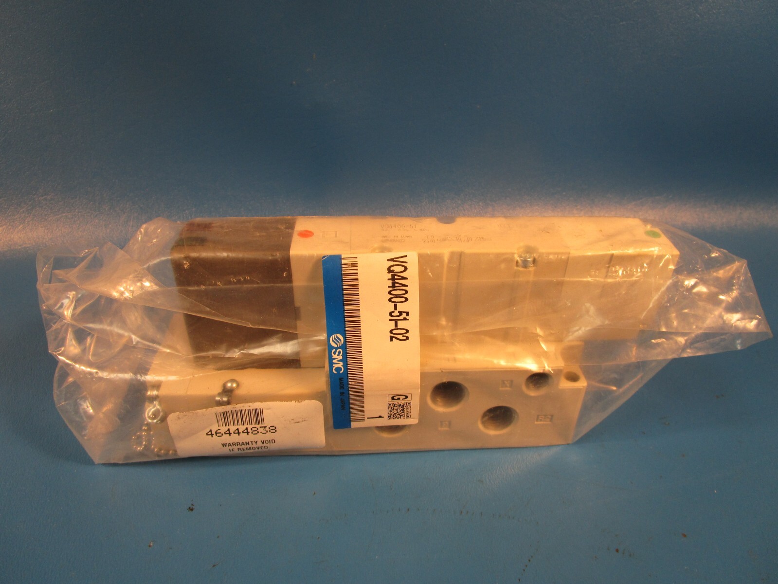 SMC VQ4400-51-02, SOLENOID VALVE, 3 position, plug-in(dc), VQ4000 VALVE, 4/5-POR