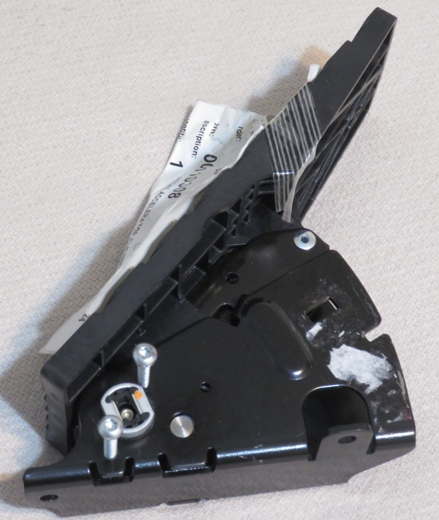 PEDAL, ACCELERATOR, FLR MNT, CUMMINS, Part # 00110308 PEDAL ONLY, NO TPS
