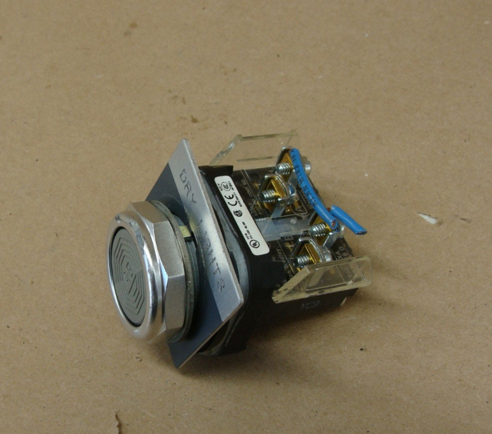 LOT OF 3 ALLEN BRADLEY GRAY FLUSH HEAD PUSH BUTTONS 800T-A4A SER T TYPE 4/13