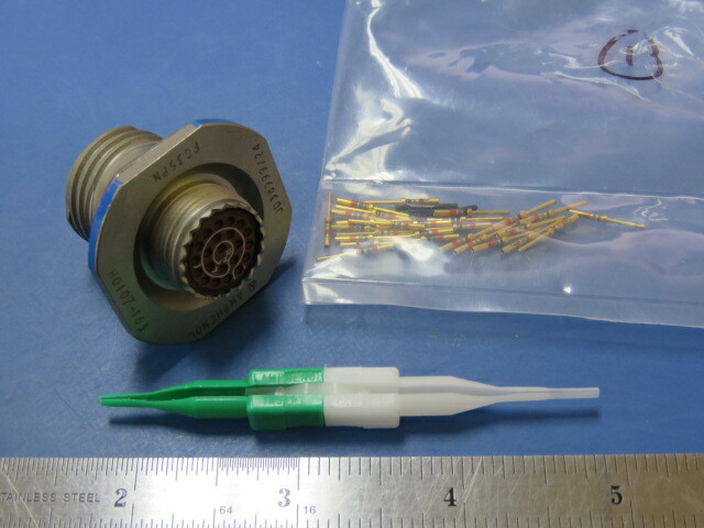 Amphenol JD38999/24FC35PN Qty of 1 per Lot 22 Position Circular Connector Rece