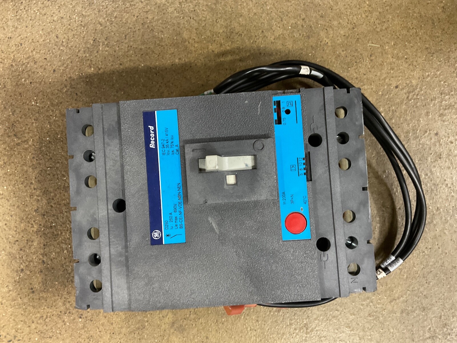 CUMMINS ONAN GE CIRCUIT BREAKER D250 BS-CEI-NF-VDE-NBN-NEN 250A NEW