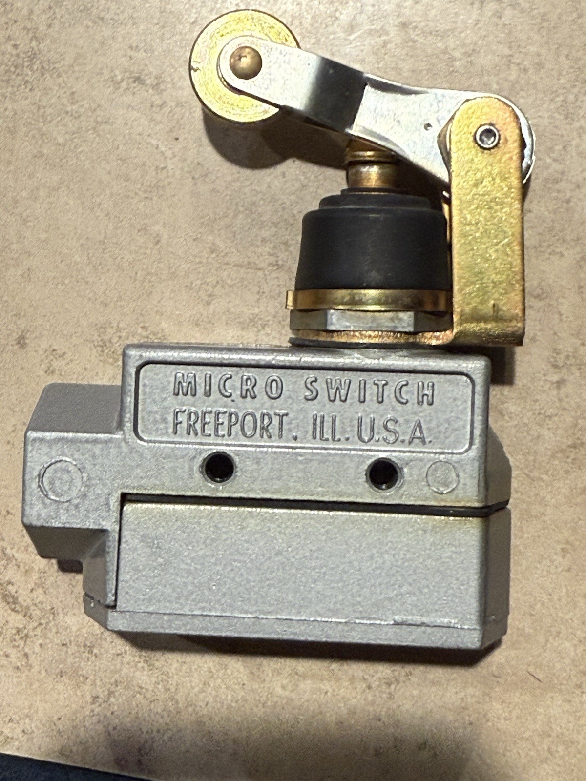 1 x NEW MICROSWITCH BZE6-2RN2 LIMIT SWITCH, for HONEYWELL BZE6 Series Switch NOS