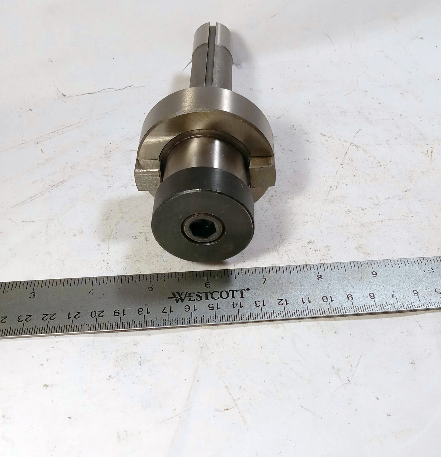 1 NEW HHIP 3900-1715 1 ½ “R-8 SHELL END MILL HOLDER NNB ***MAKE OFFER***