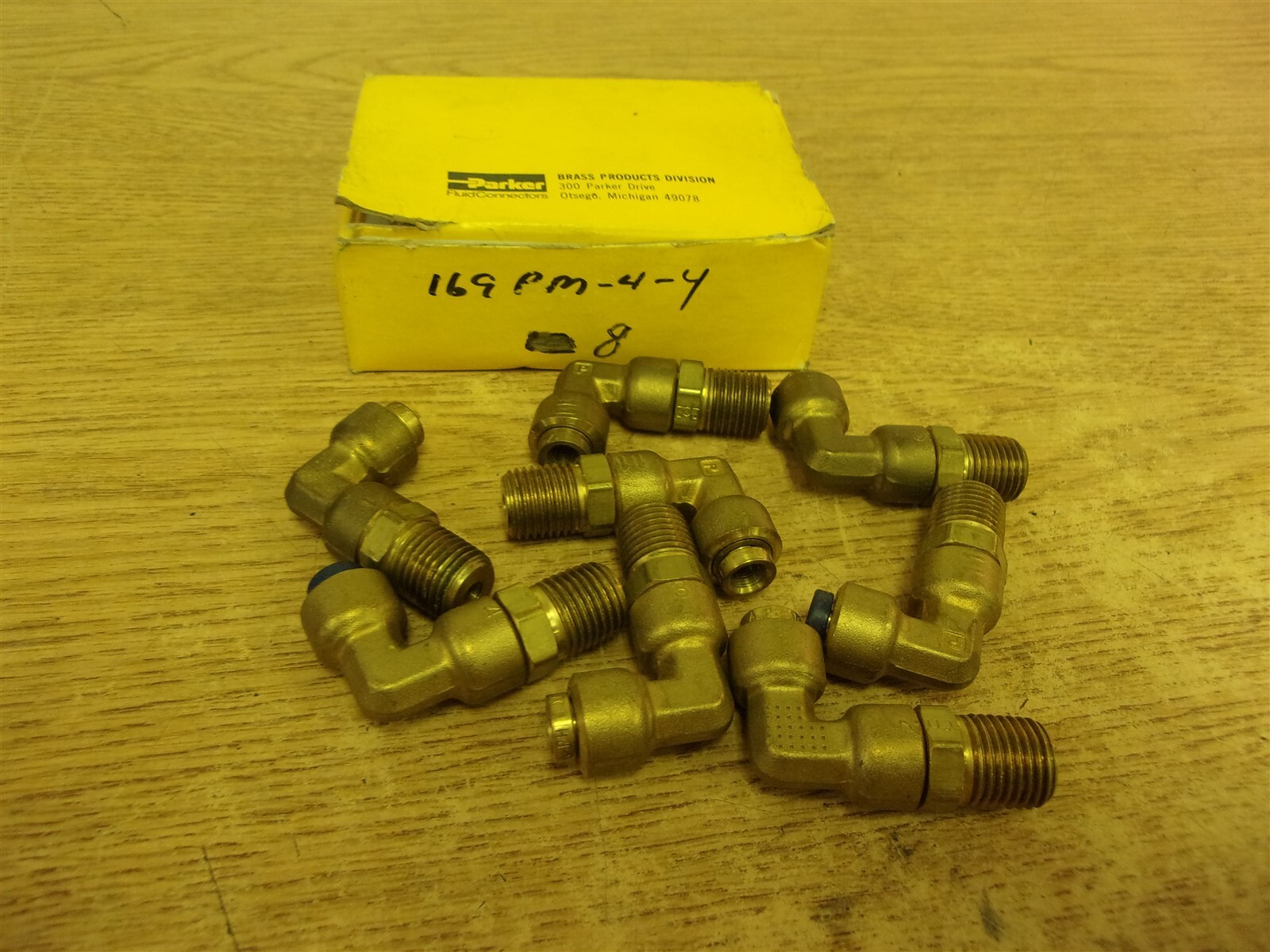 NEW Parker 169PM-4-4 90-Degree Fittings, Lot of 8 *FREE SHIPPING*