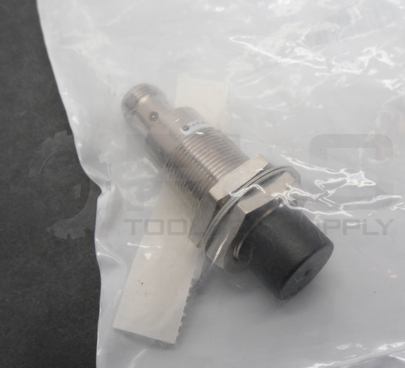 SEALED NEW ALLEN BRADLEY 872C-DH8NN18-D4 /D INDUCTIVE PROXIMITY SENSOR 10-30VDC