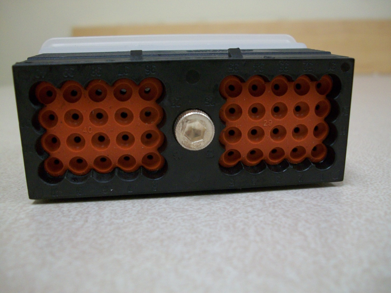 TE Connectivity / Deutsch Automotive DRC18-40SB PLG 40P BLK N B