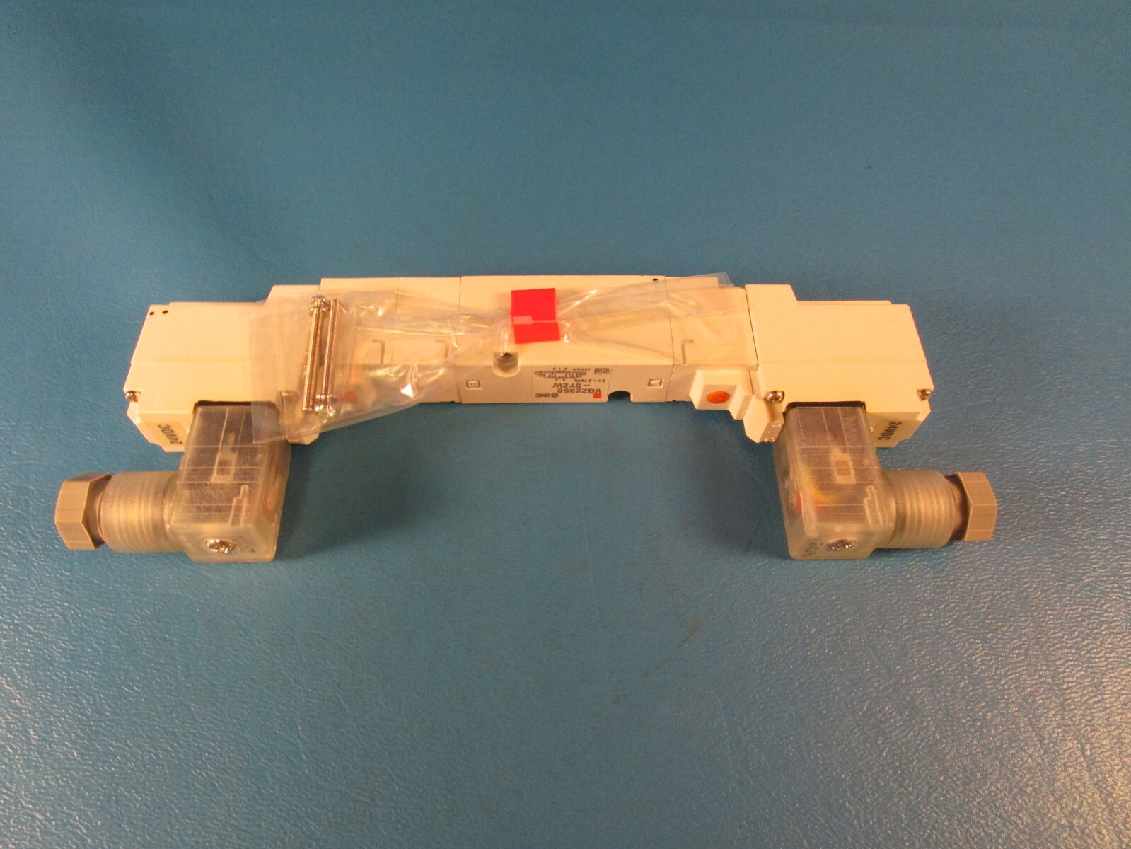 SMC VQZ2350-5YZW Double Solenoid Valve, base mount, VQZ200 Series, 3-PORT
