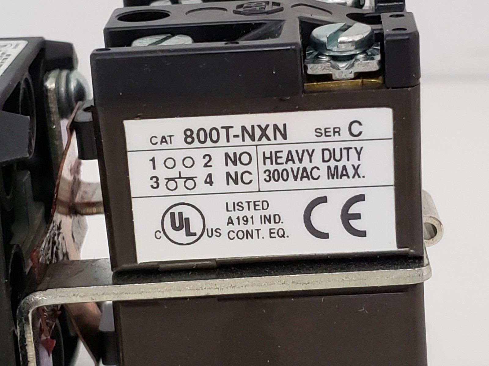 ALLEN BRADLEY 800T-A2N PUSH BUTTON MOMENTARY FLUSH HEAD BLACK 2NO 2NC SER T NIB