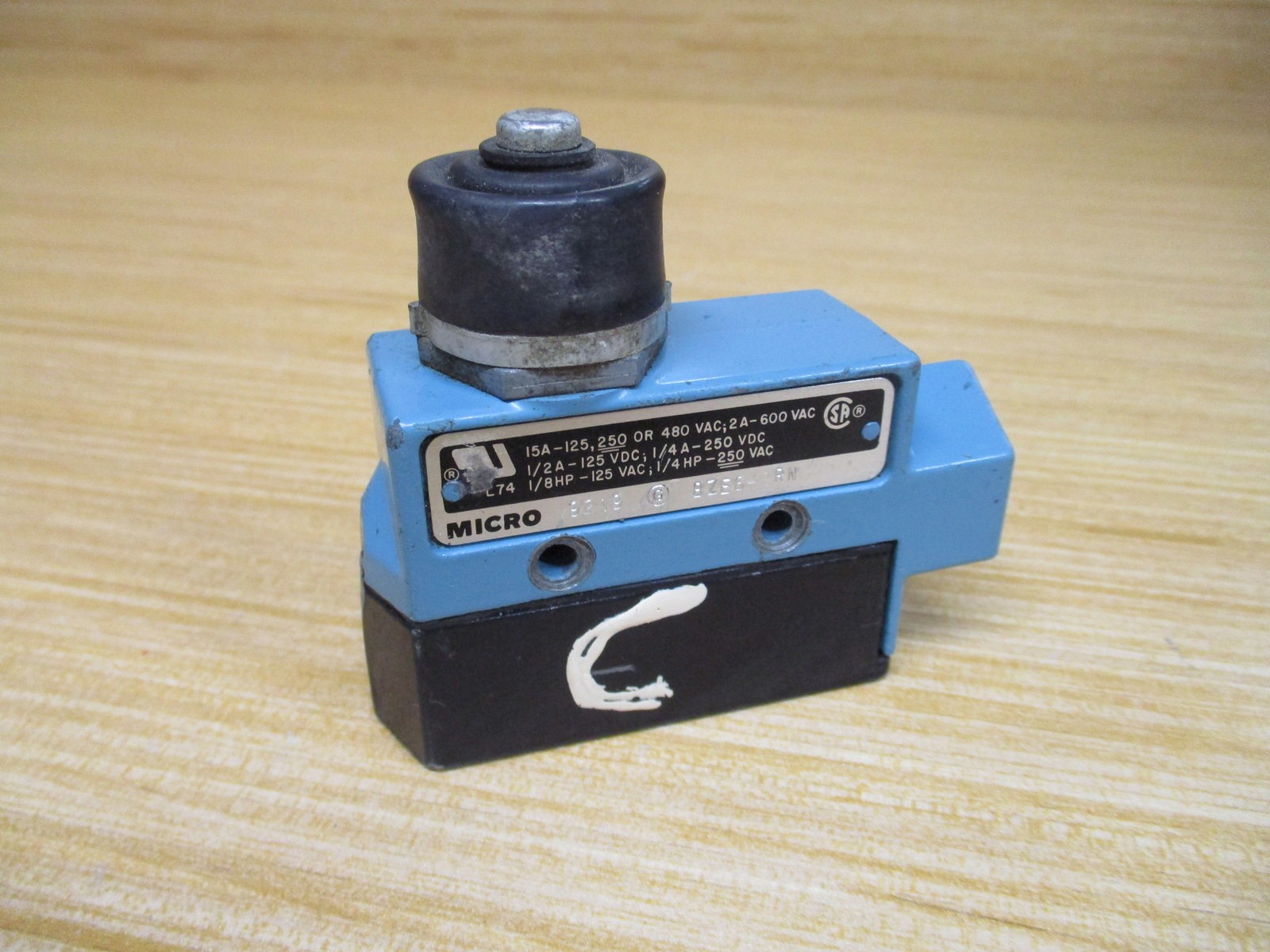Micro Switch BZE6-2RN Limit Switch BZE62RN