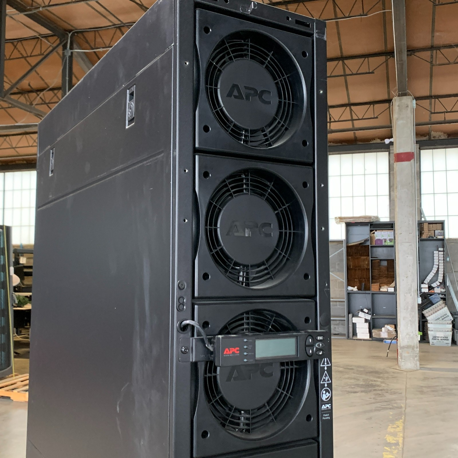 APC ACRC103 60Hz 240V Inrow RC Air-Cooled Server Cooling System for Parts Read