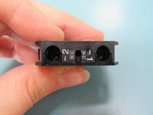 CUTTER-HAMMER E22B1 Qty of 2 per Lot Contact Block, 10 A, 600 V, 1 Pole, 1NC