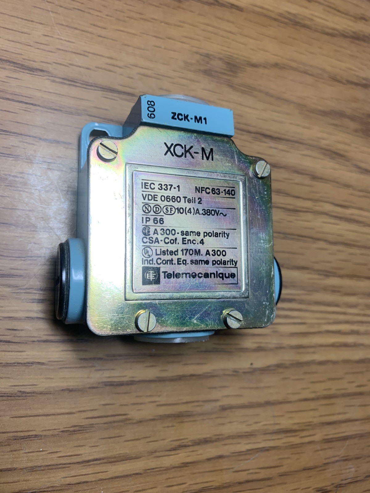 TELEMECANIQUE XCK-M1 380V 5A NSNP