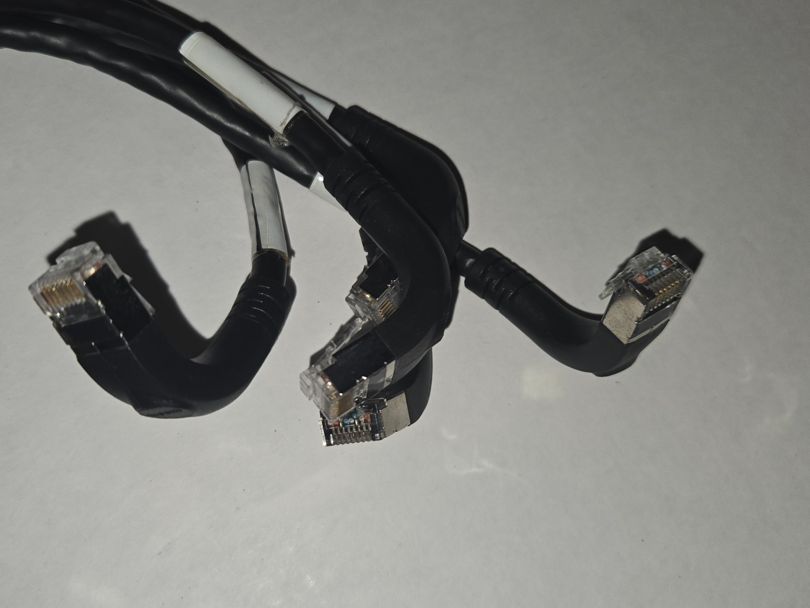 5 – L-Com TRD695SRA1BLK-1 Shielded Cat 6 Right Angle Patch Cable Black 1.0 ft