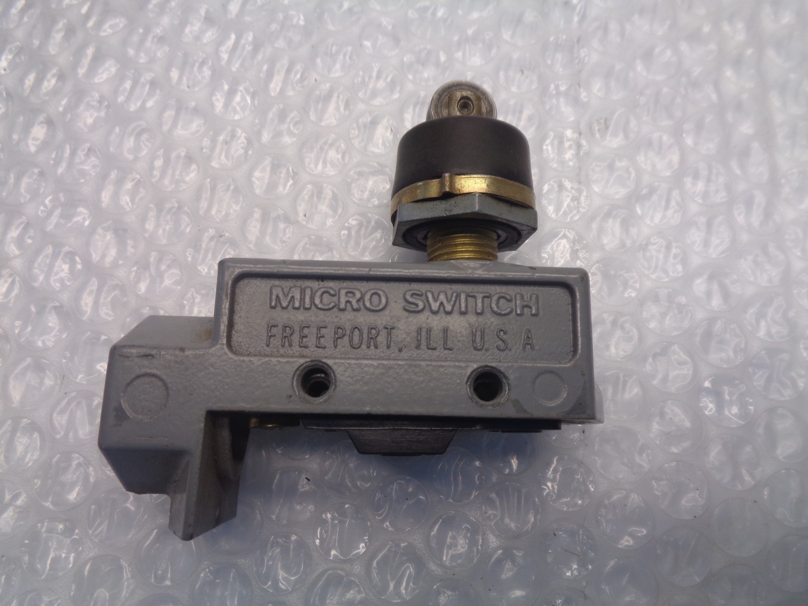 MICROSWITCH BZE6-2RN80 8522 SWITCH (AS PICTURED) UNMP