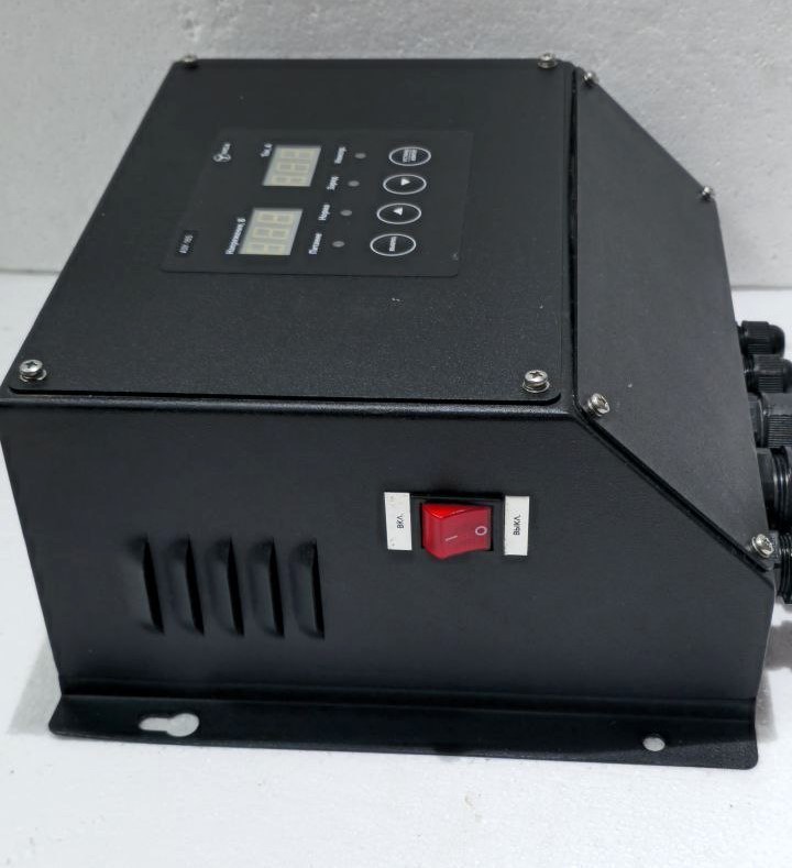 MCA UNICOUNT AUTOMATIC CHARGER A3Y 105 20A 220V 50-60HZ 20.0AMP 1051220131-038