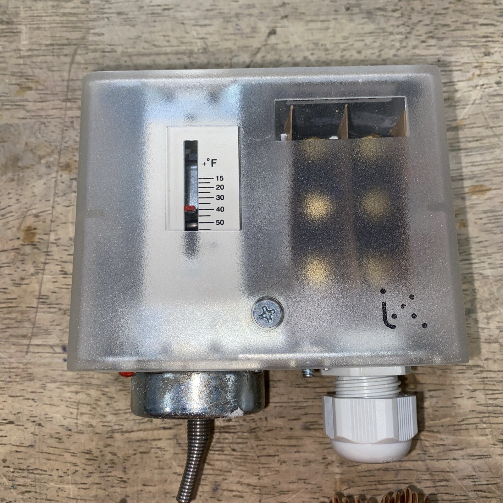Industrie Technik DBTF-1/2/US 15(8)A Frost Thermostat 250VAC IP40 ( S1-C206)