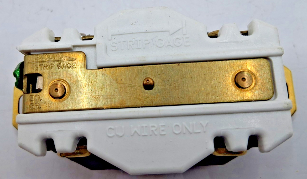 Hubbell HBL2510 Twist-Lock Receptacle
