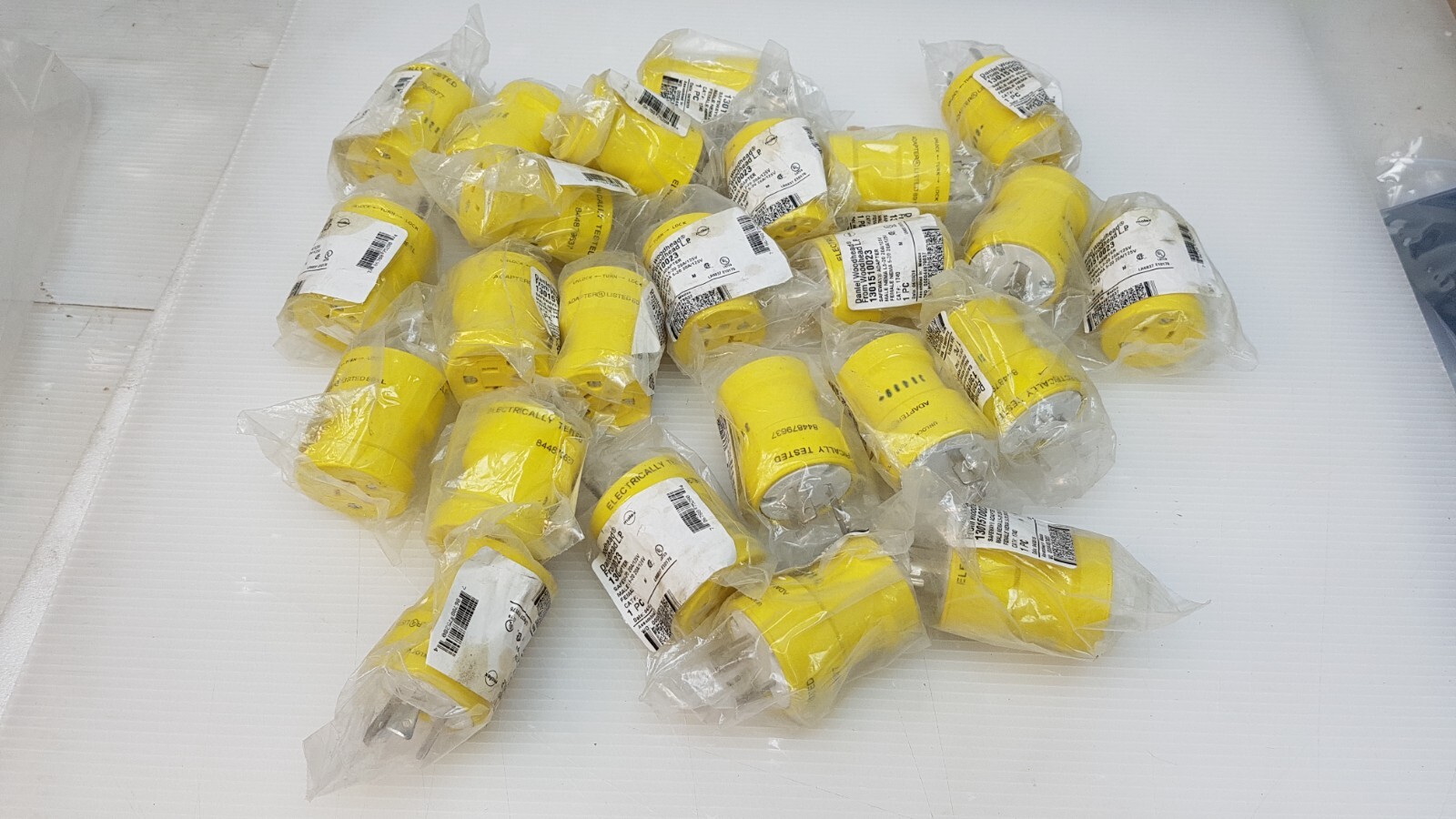 24pcs MOLEX DANIEL WOODHEAD 1301510023 SAFEWAY ADAPTER L5-20 20A/125V, #1740