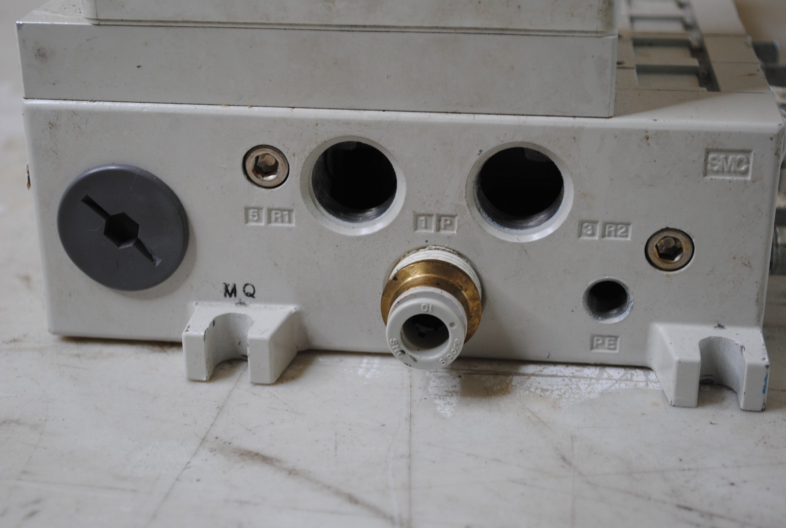 SMC Plug-In Manifold Used Working Condition Free Shipping