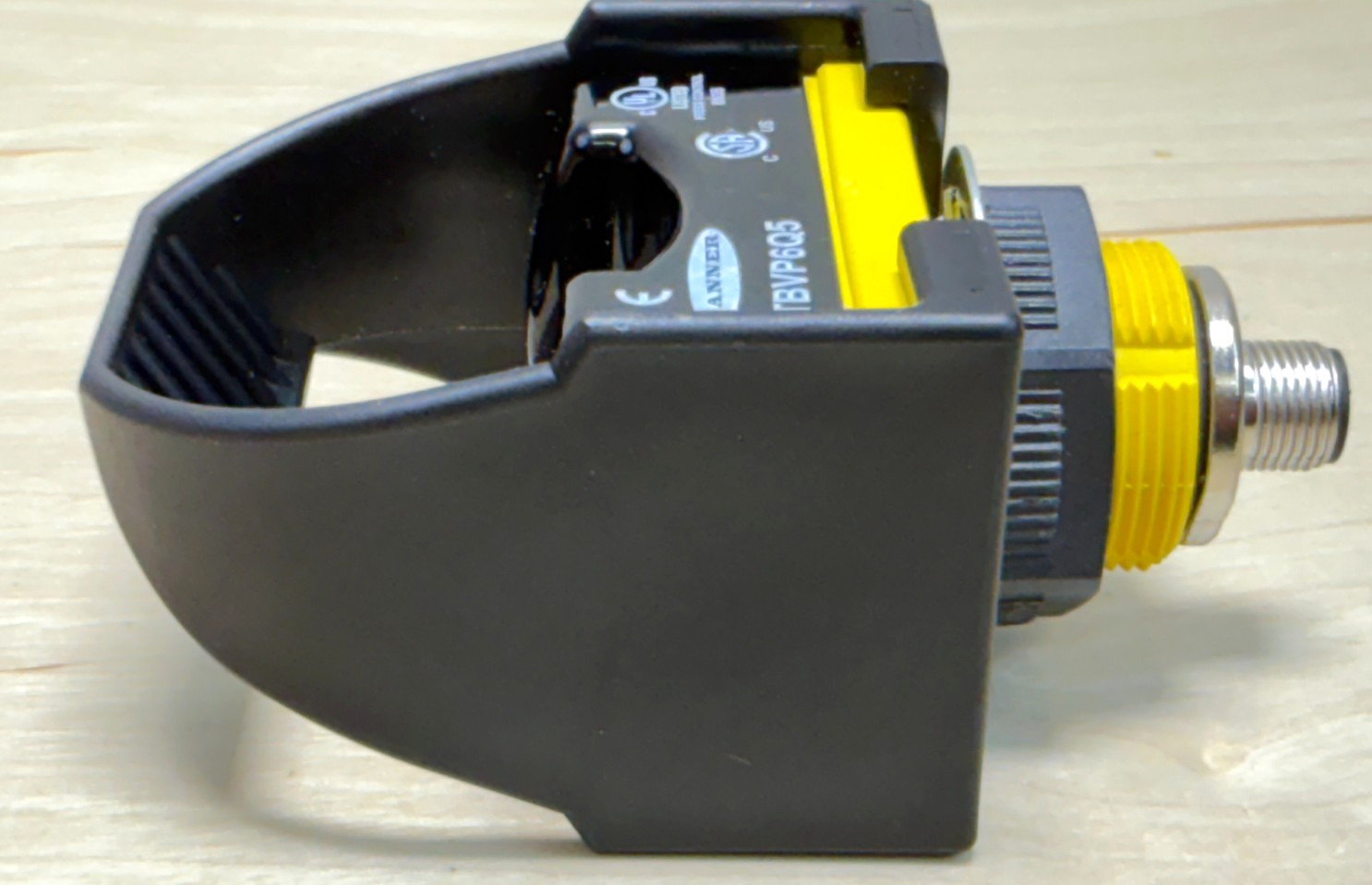 Banner STBVP6Q5 STB Series Safety Touch Button, Quick Connect, PNP, 10-30 VDC