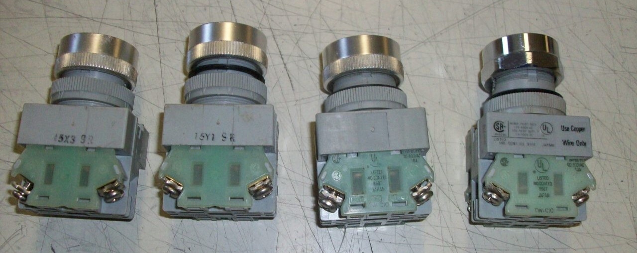 Idec Izumi 41-10569 Keyed 2 Position Selector Switch 41-010570 125V 5A 300V 3A